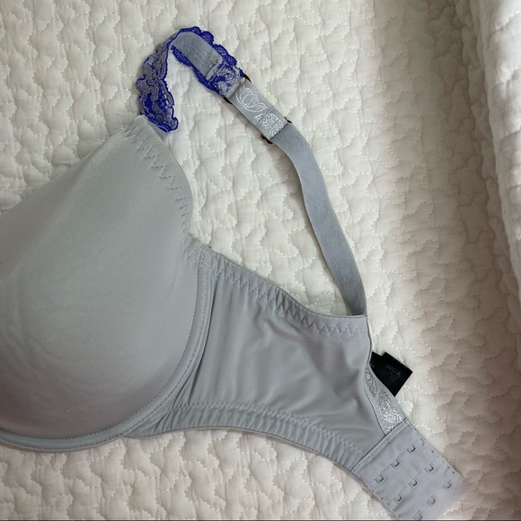 Natori Lightly Lined Underwire Bra - Picture 7 of 11